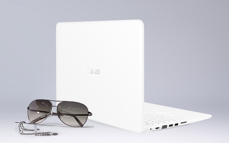 Стильний ноутбук Asus E502SA